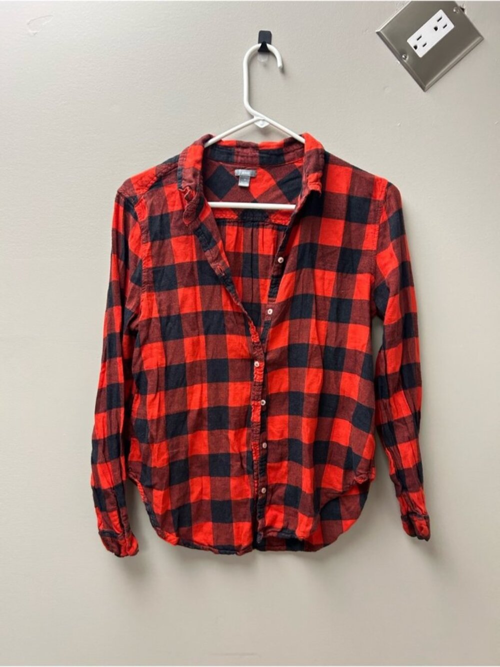 Aerie Women’s Red & Black Plaid Button Up Shirt